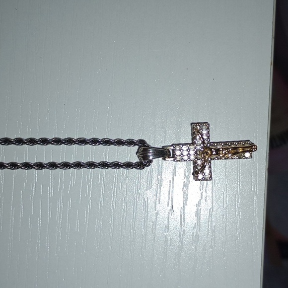 Cross necklace - Picture 1 of 3